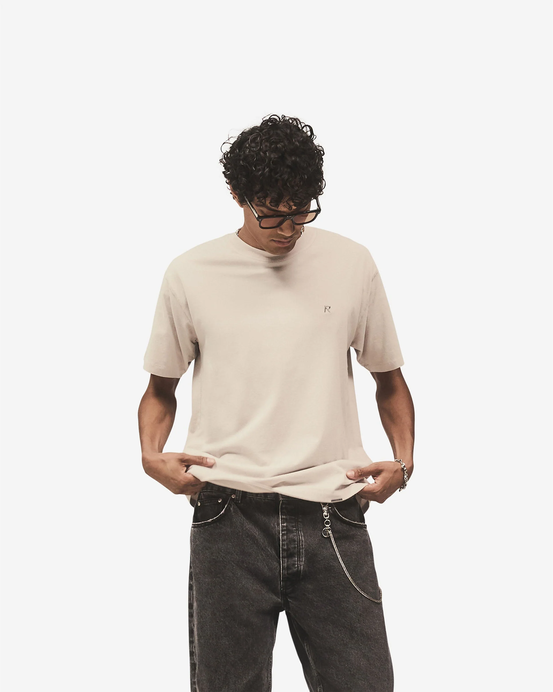 Metal Initial R T-Shirt - Concrete - Image 3